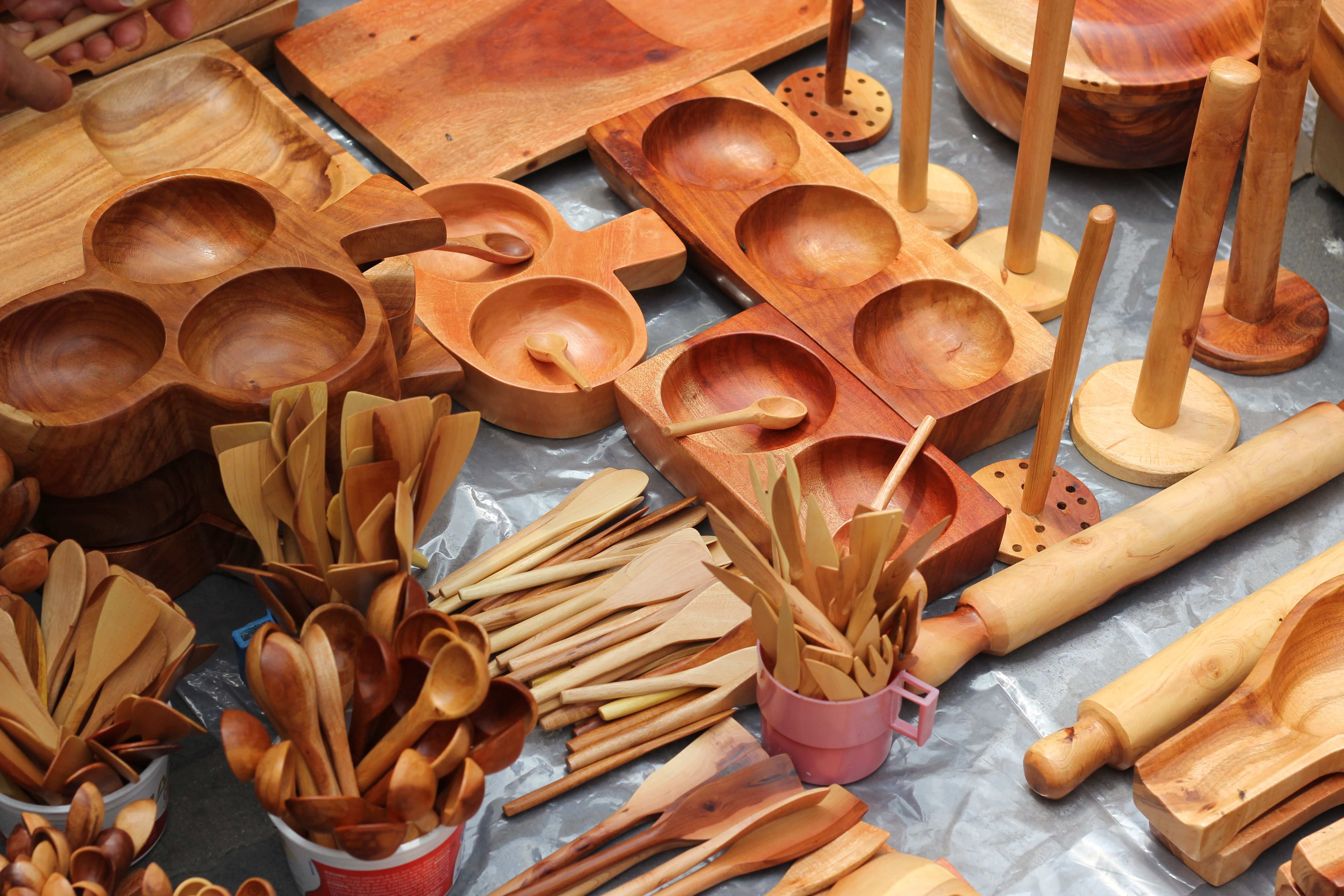 Beautifully carved wooden craft home decor products